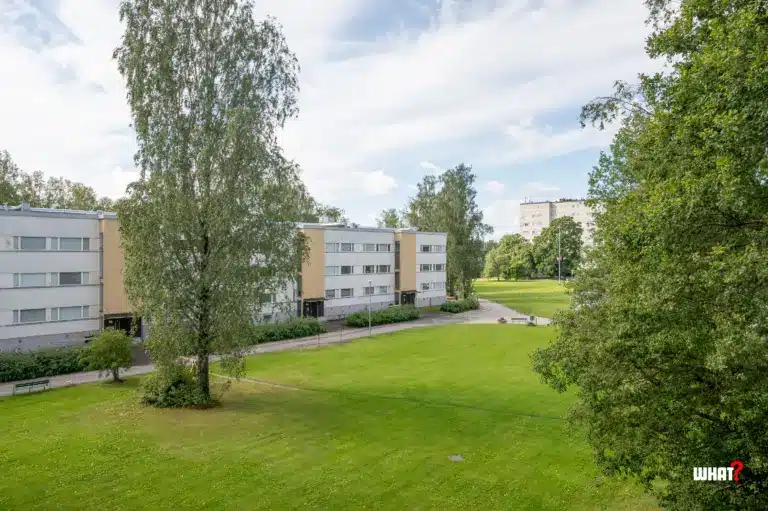 Asunto Oy Lähderanta-Källstrand Bostadsin kerrostaloja Espoon Lähderannassa Pitkäjärven läheisyydessä